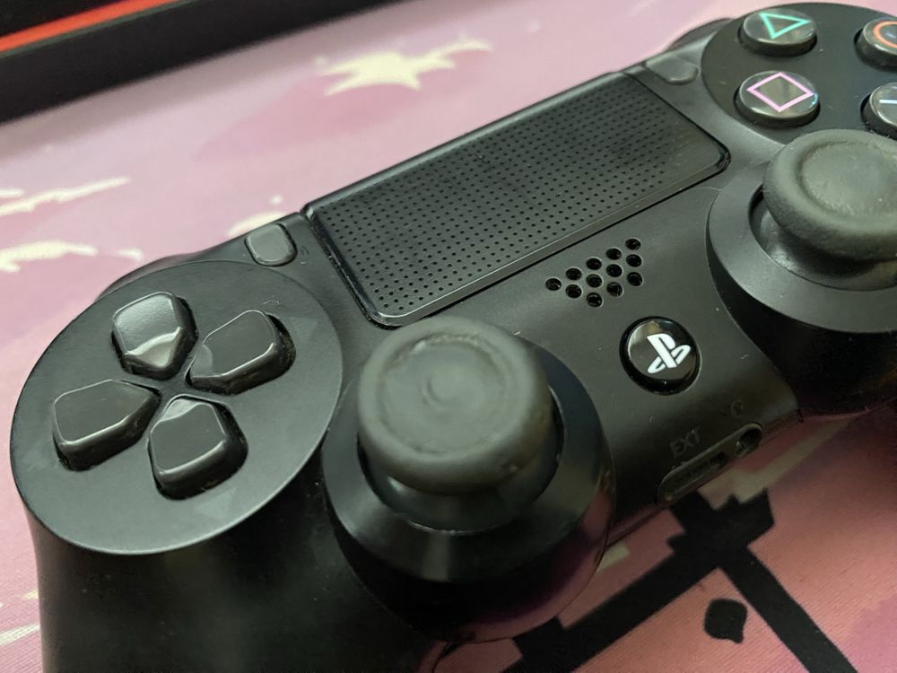 PlayStation 4 контролер