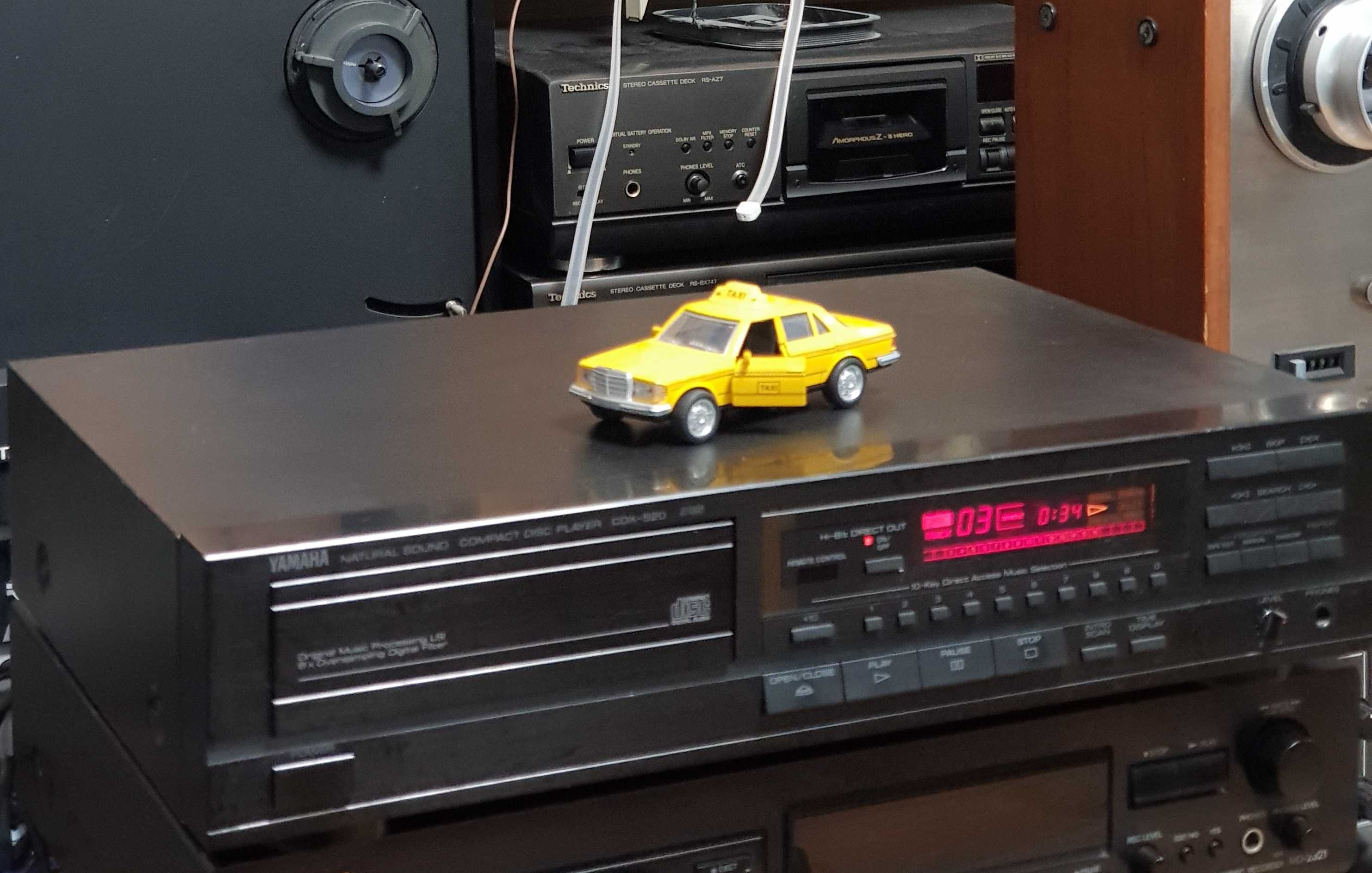 Compact Disc Stereo Deck Player Vintage YAMAHA CDX520 (Made in Japan)