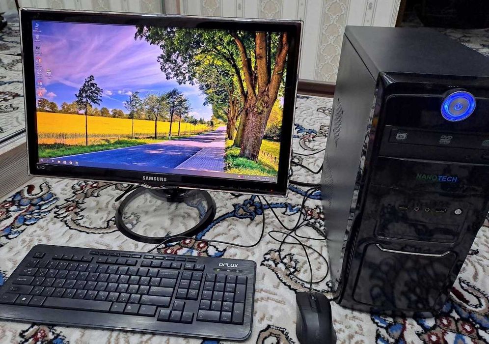 Компютер Core i3 в рабочем состояние