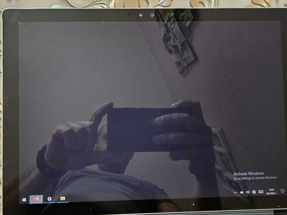 Microsoft Surface 4 pro i5 6th/4GB  RAM 128 GB SSD