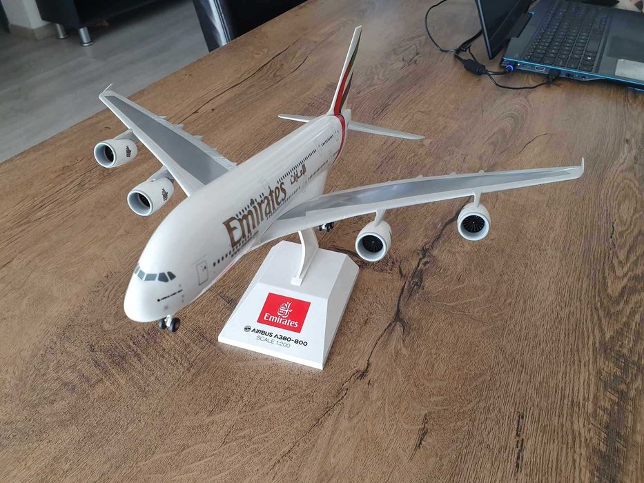 Macheta avion Emirates A380 cu roti | Decoratie | Perfect pt cadou
