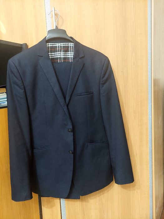 Продаю срочно костюм