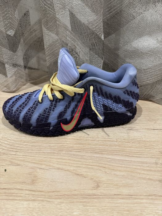 Баскетбольные кроссовки Nike Ja 3