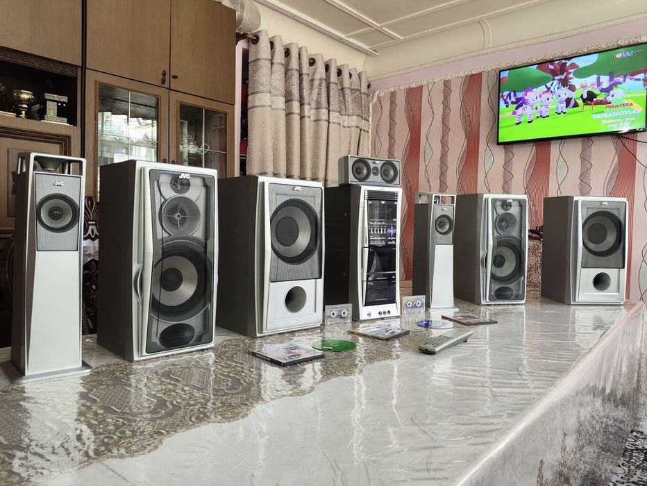 Malaysia JVC 12000 watt 100% ishlaydi pulti bor bass va ovozi kuchli