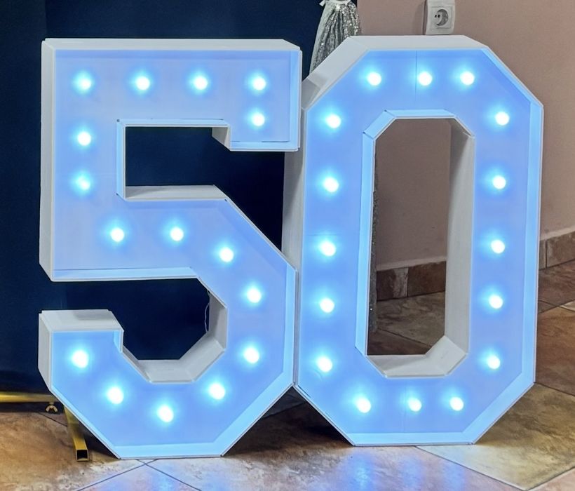 Светещи LED цифри "50" за украса