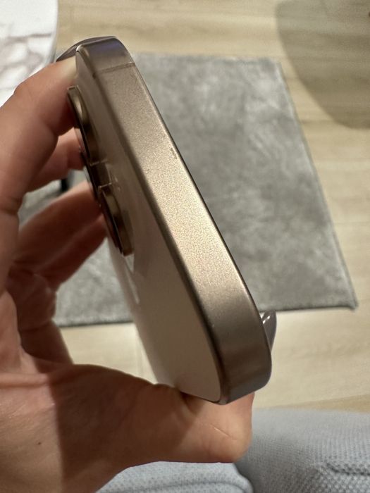 Iphone 16 pro Desert Titanium