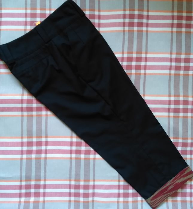 стилизованные брюки-капри S (36) с аппликацией из шелкового адраса
