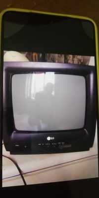 Телевизор LG, редко пользовались, родной пульт