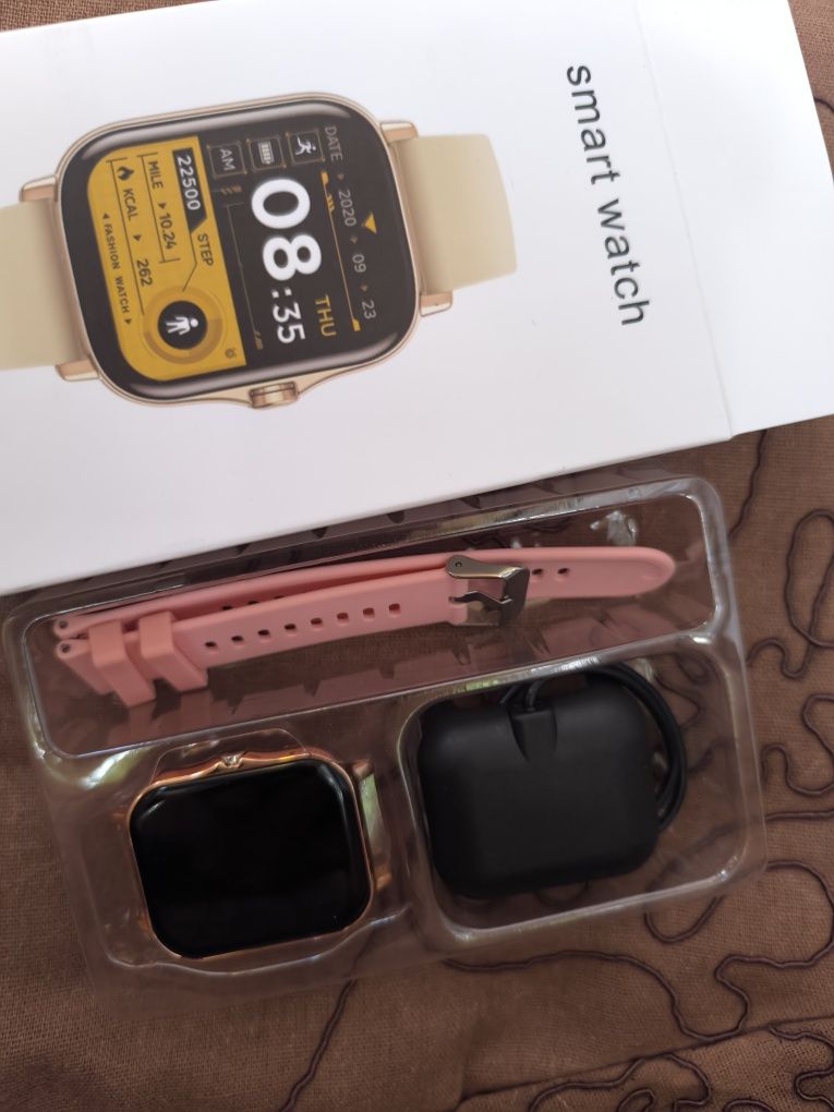 Чисто нов смарт Часовник smart watch
