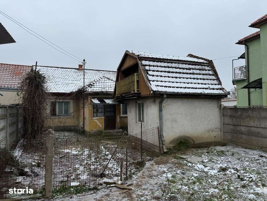 Casa 2 camere + 213 mp teren Titulescu
