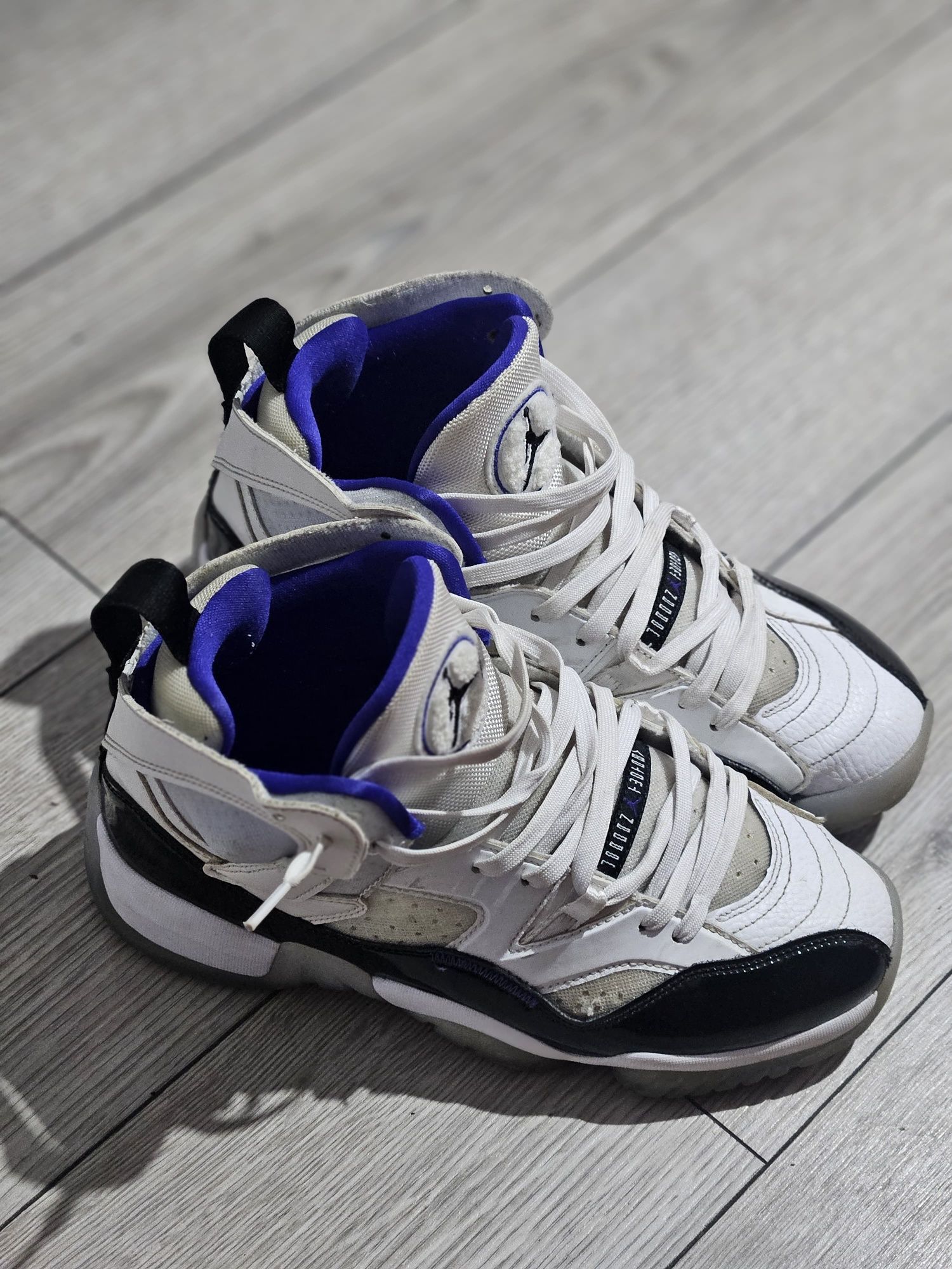 adidasi jordan jump man two trey