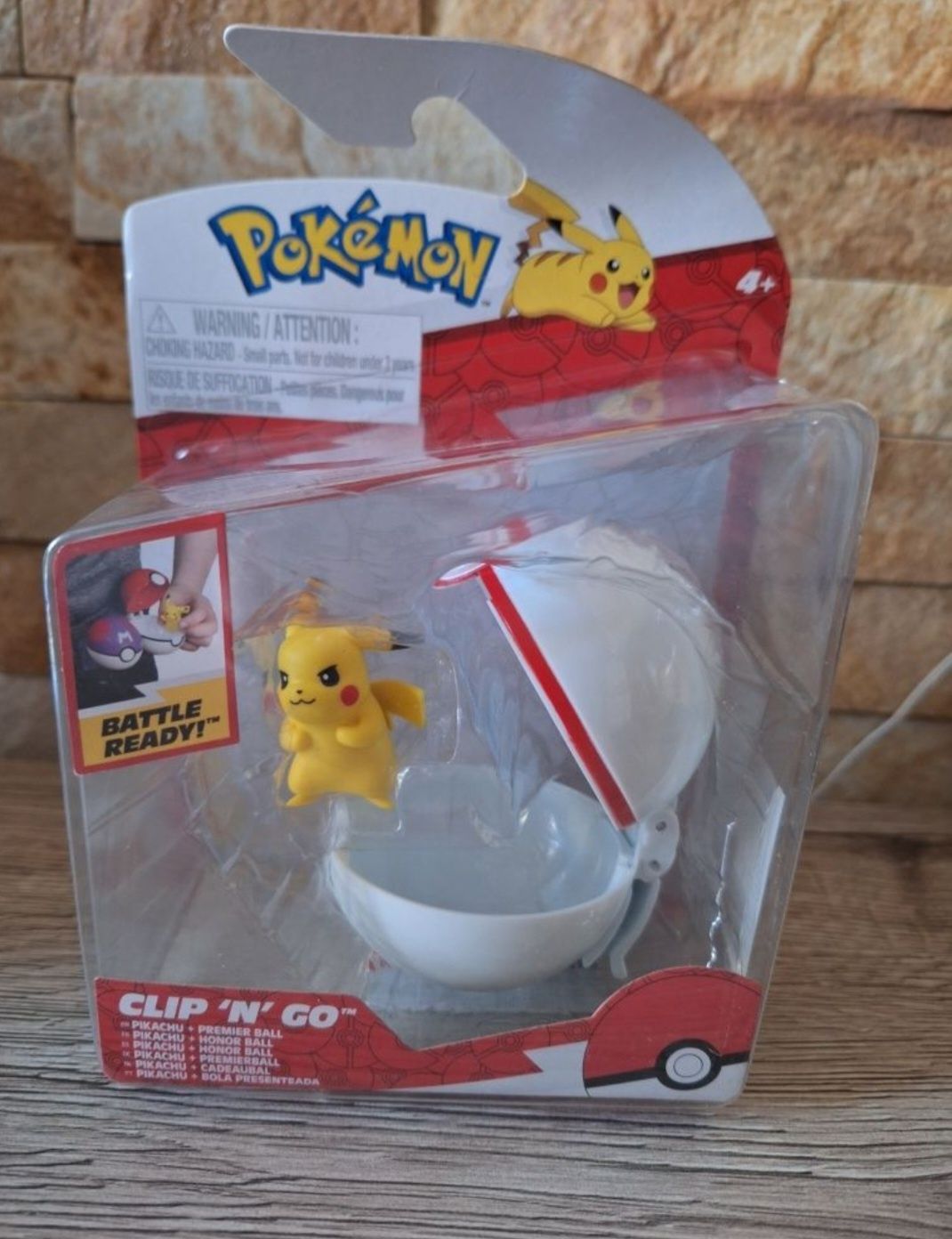 Нова фигурка на Пикачу в топка pikachu