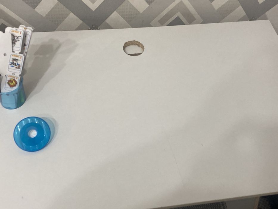 Стол б/у в детскую