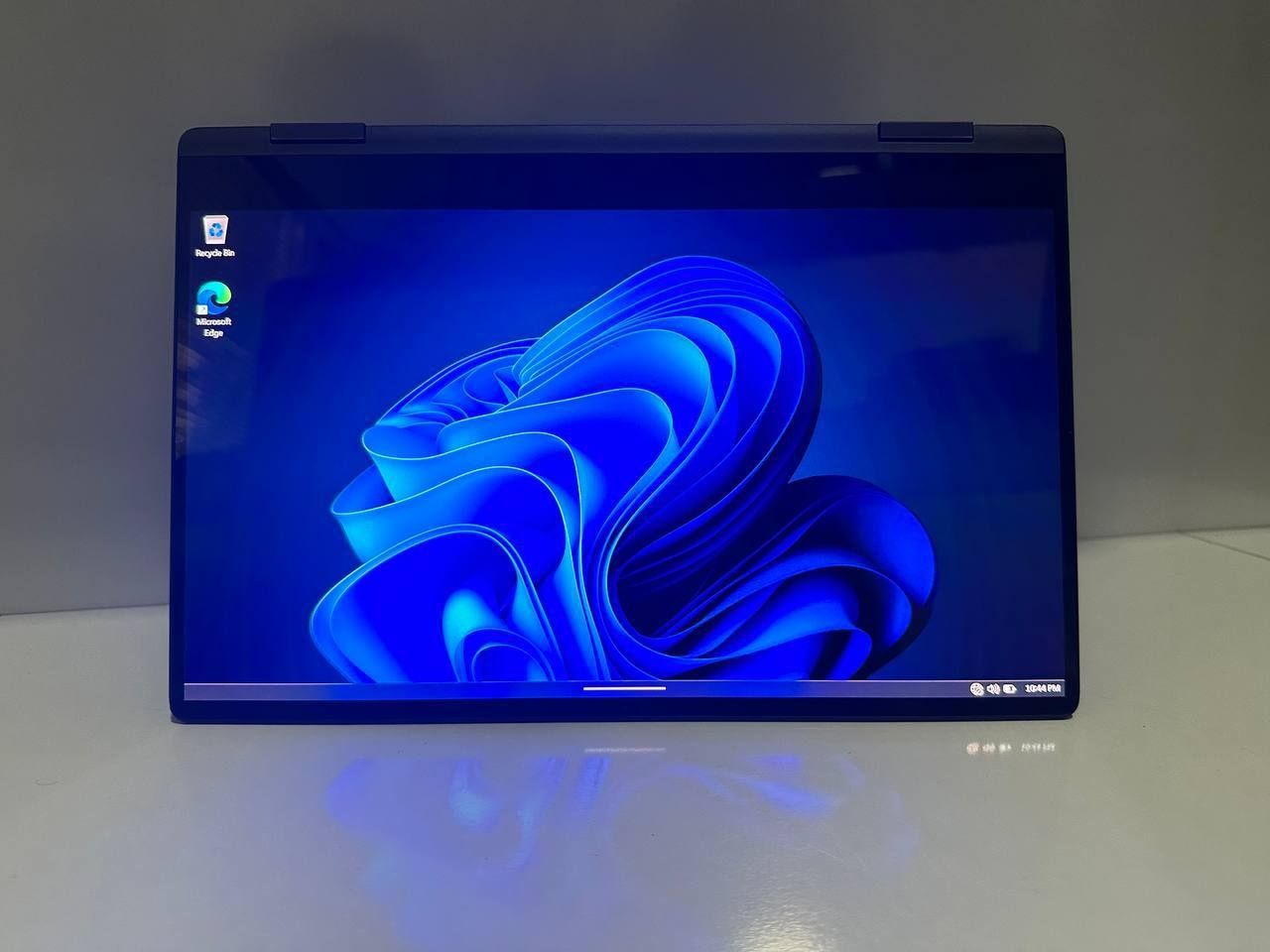 SAMSUNG GALAXY BOOK 2 X360
-I51225 EVO 
-DDR 8Gb
-M2 512
-EKRAN 13.3