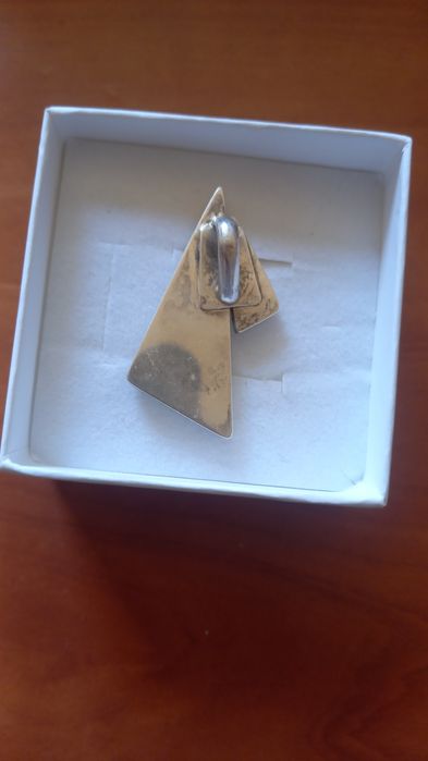 Продавам сребърна висулка