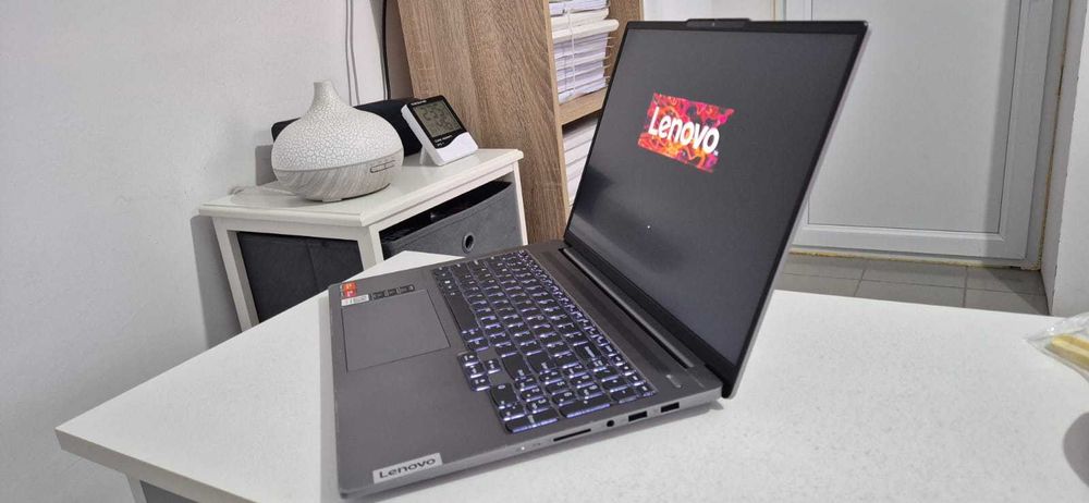 Laptop Leonovo Ideapad Pro 5 16APH8