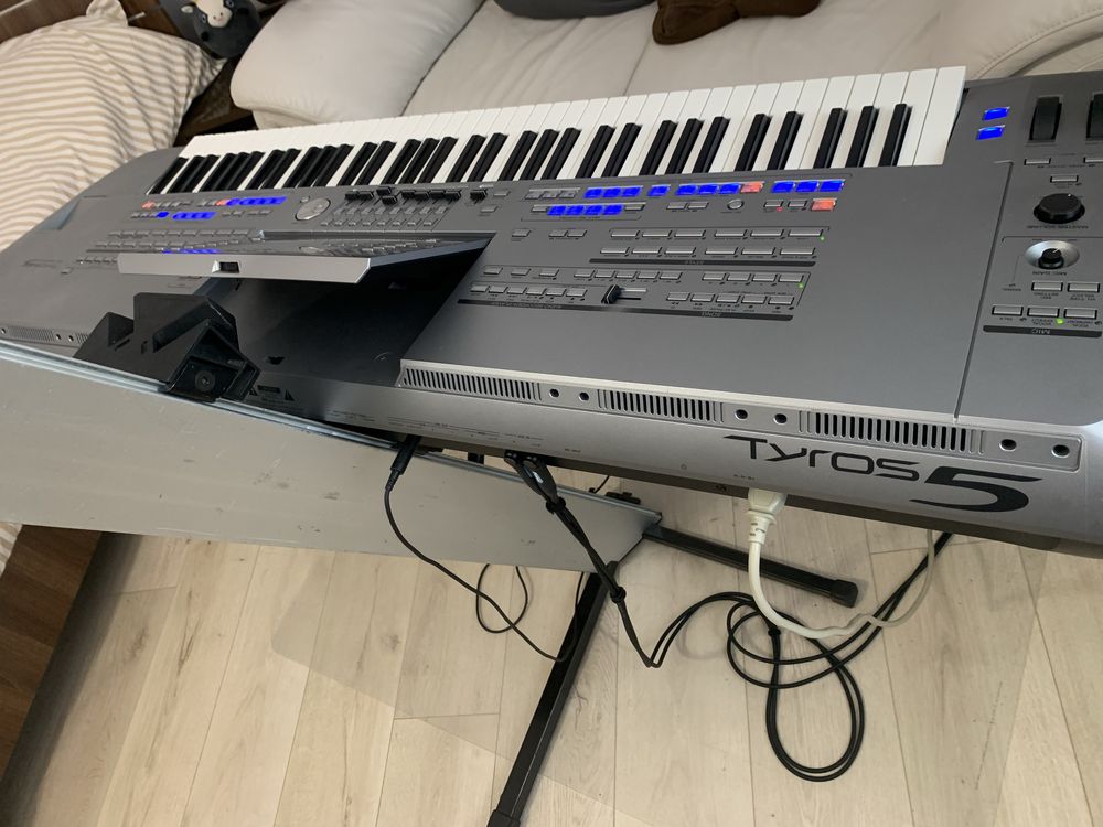 Vând Yamaha Tyros 5. 6 octave