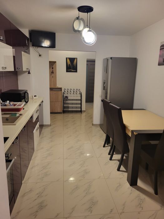 Vând apartament cu 3 camere, zona Anda