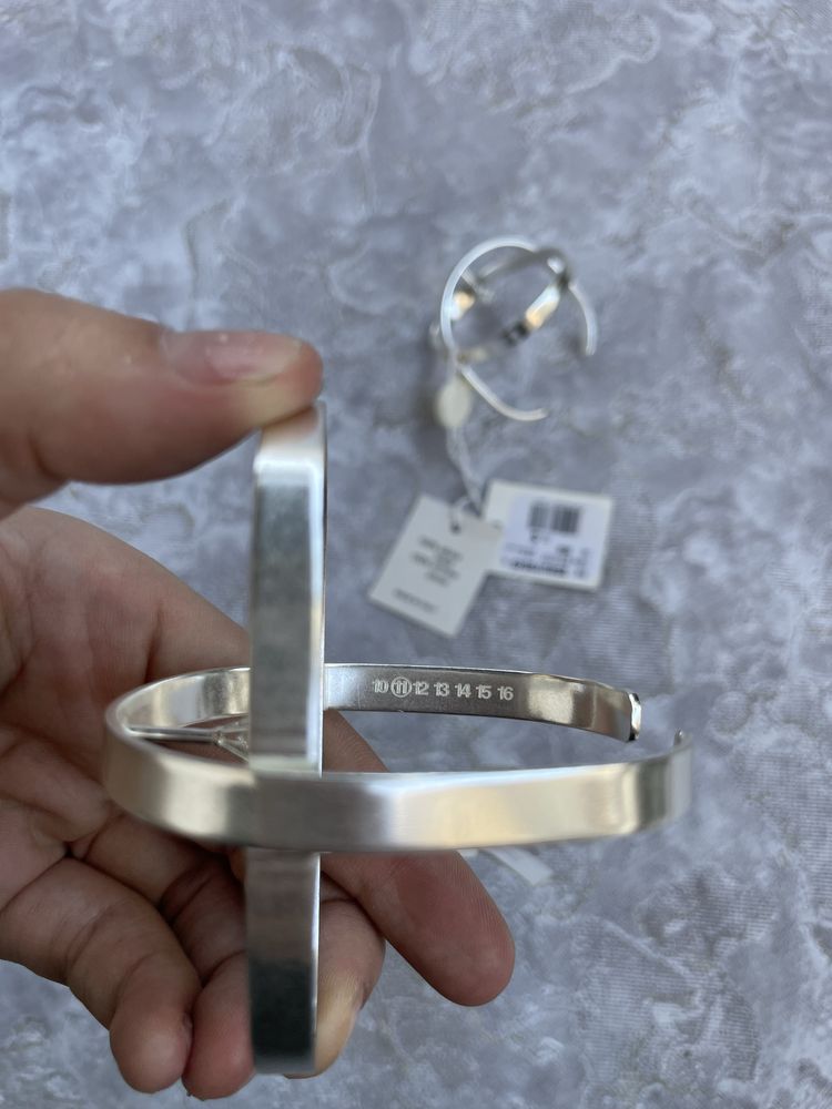 Стильный браслет от Maison margiela