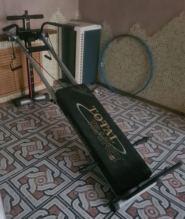 Универсальный тренажёр для спины,ног и рук