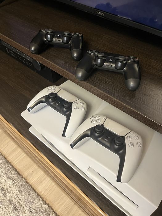 Продам контролеры на Ps5 иPs4