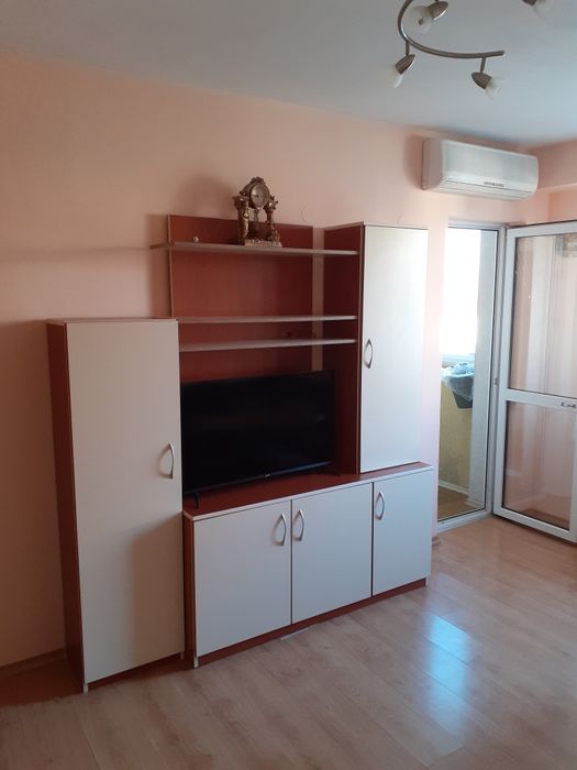 Двустаен в началото на кв. Бузлуджа до спирка качица