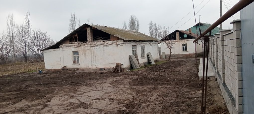 Продается дом участок на юкори Чирчикское районе