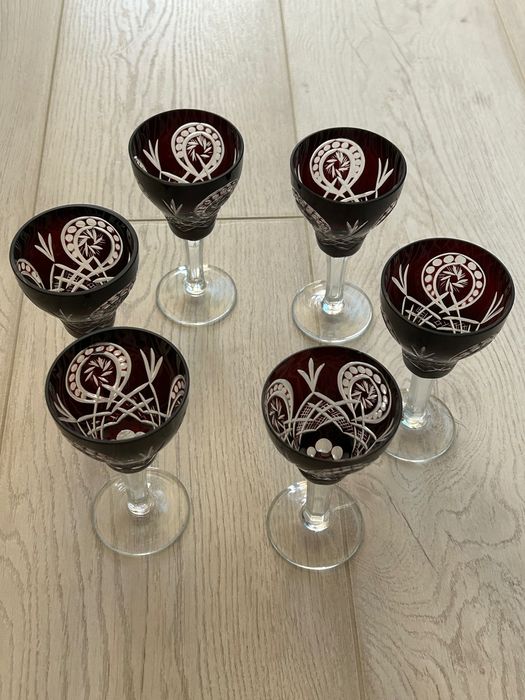 6 броя чаши подходящи за питие или десерт
