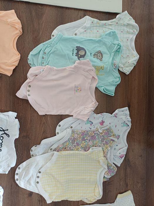 Подарявам бебешки дрешки