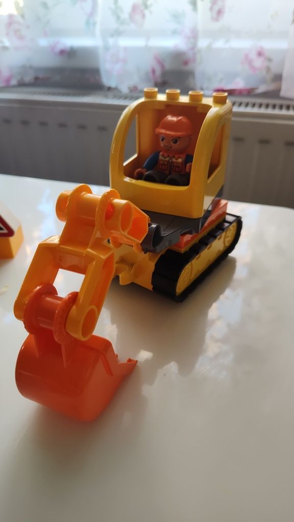 LEGO DUPLO - Camion si excavator pe senile 10812