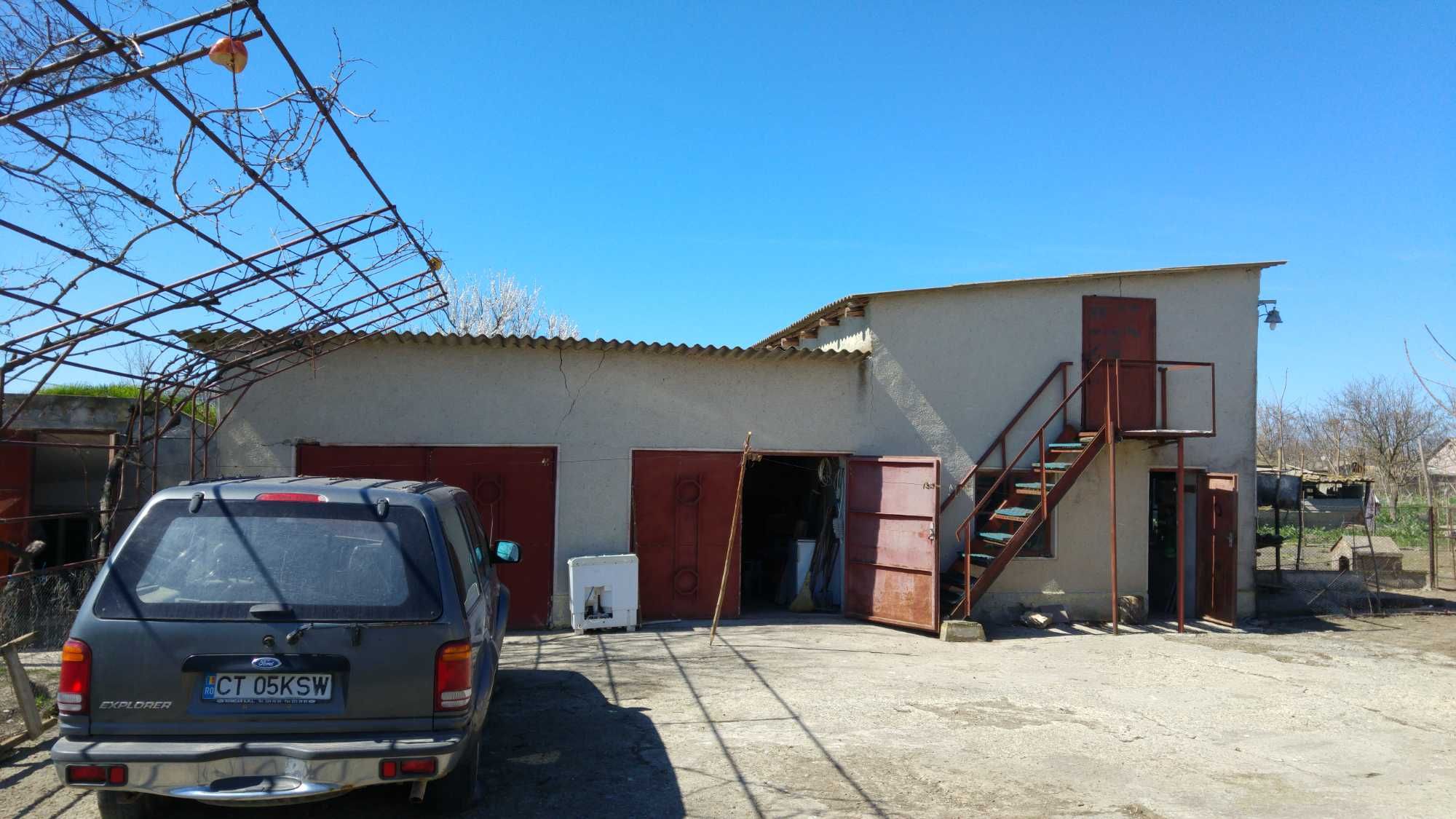 Casă cu 6700 mp în Sinoe