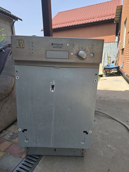 Посудомоечная машина Ariston Hotpoint