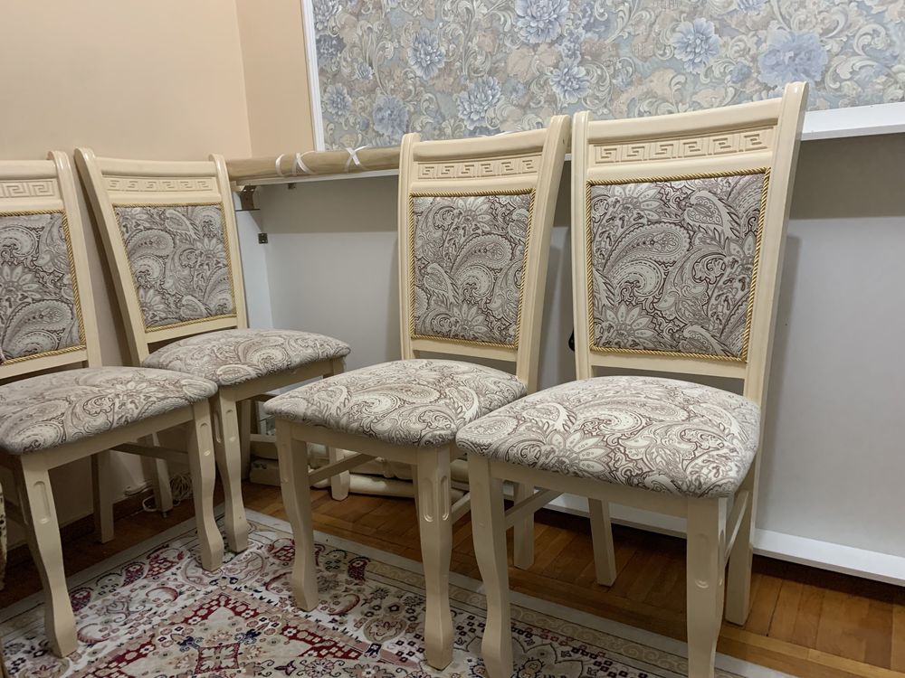 Срочно продоется Стол 3 м, со стульями 8 шт -  б -