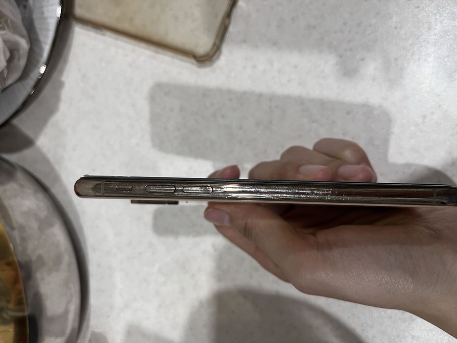 продается IPhone XS