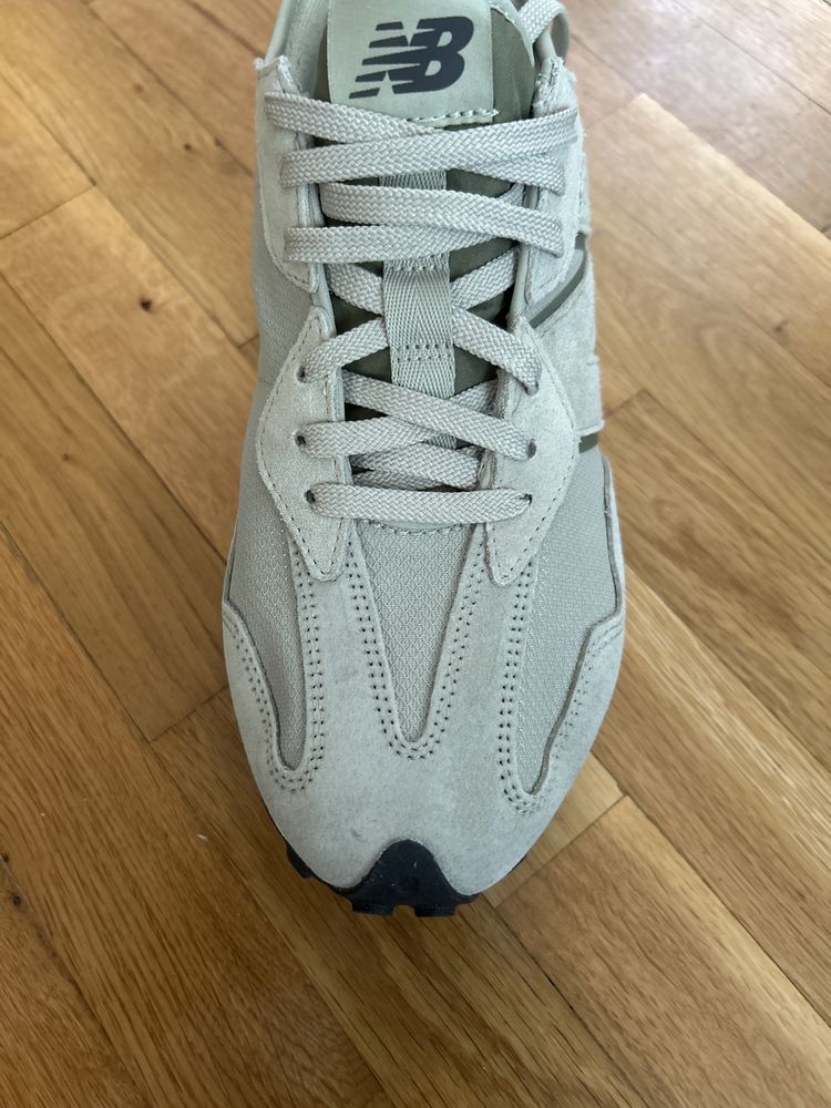 Продавам New Balance 44