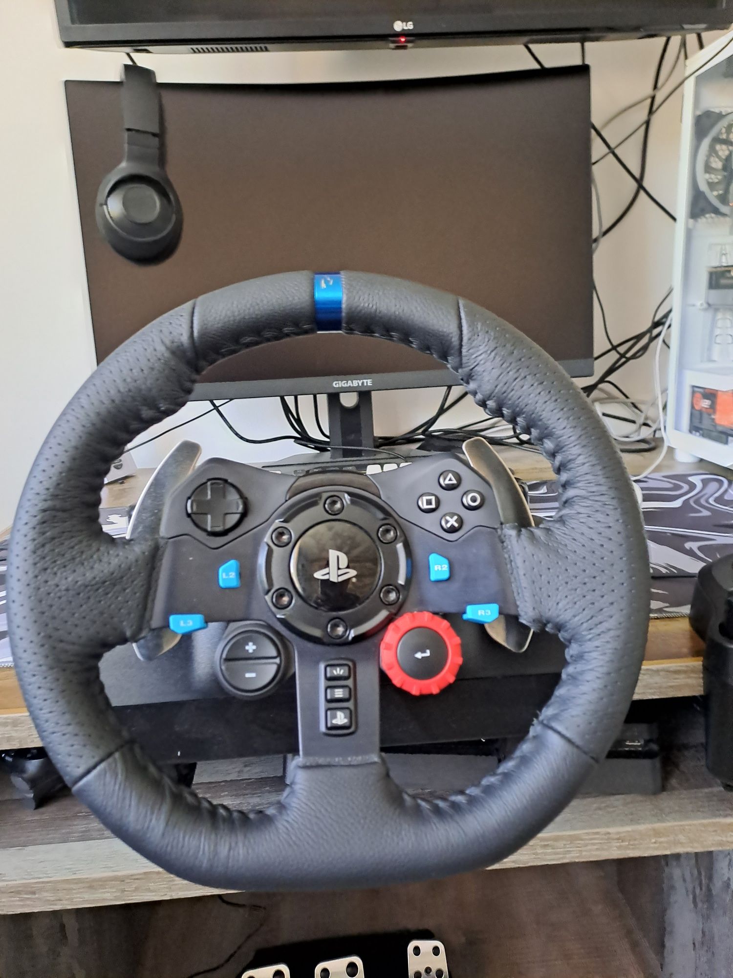 Волан с педали и скоростен лост  logitech G29