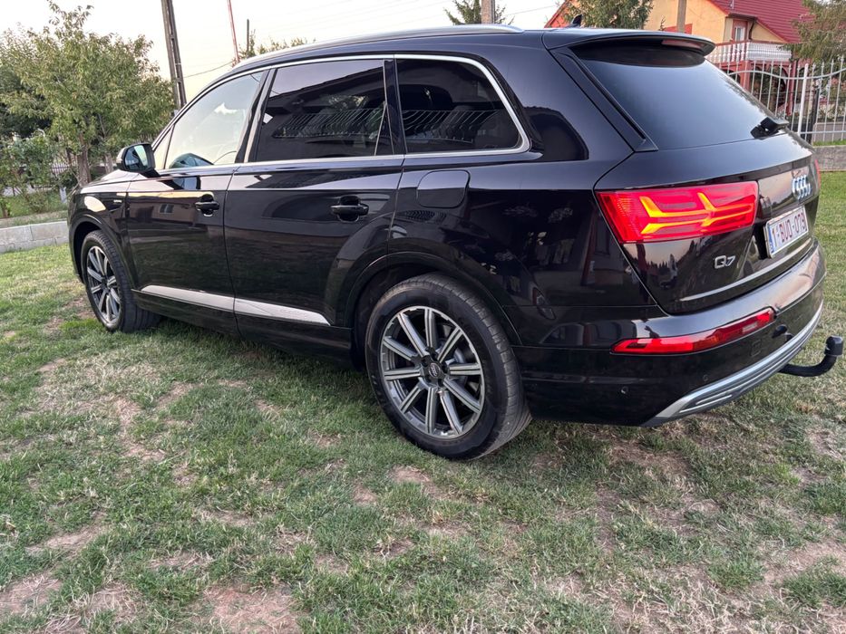 Audi Q7 e tron 2016