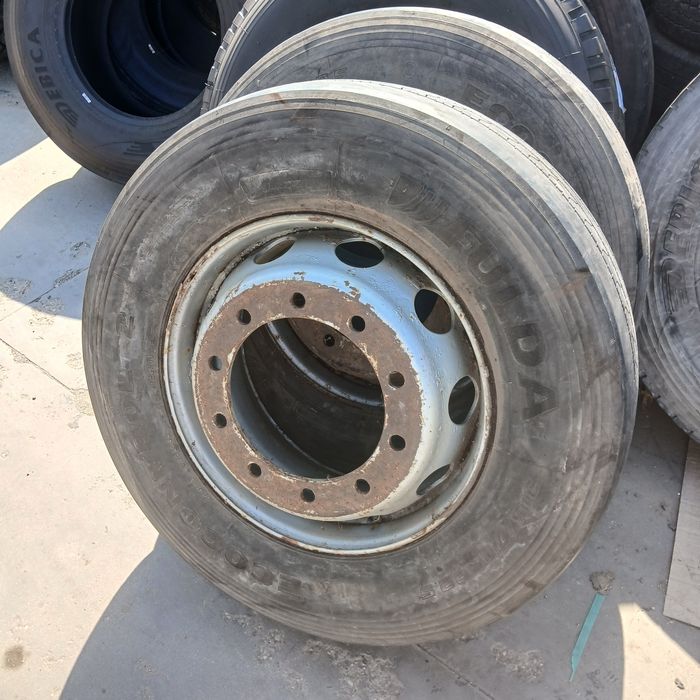 Janta camion cap tractor R22.5 cu anvelope
