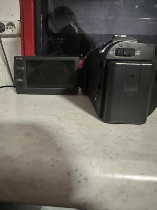 Продаю видеокамеру panasonic sdr-s70  без зарядного устройства.