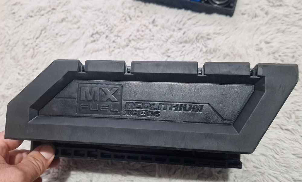 Acumulator Milwaukee XC 406