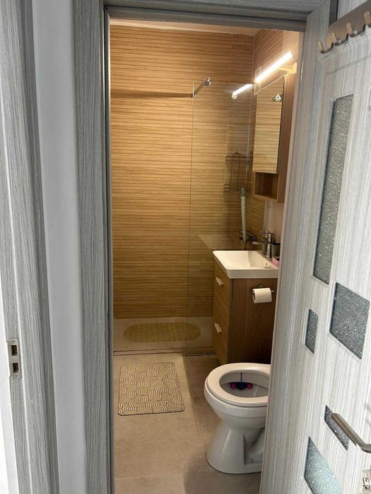 Inchiriez apartament ultracentral.