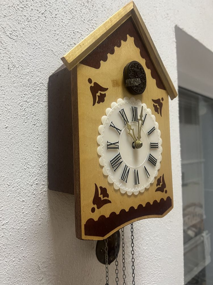 Антикварные часы  с кукушкой -новые