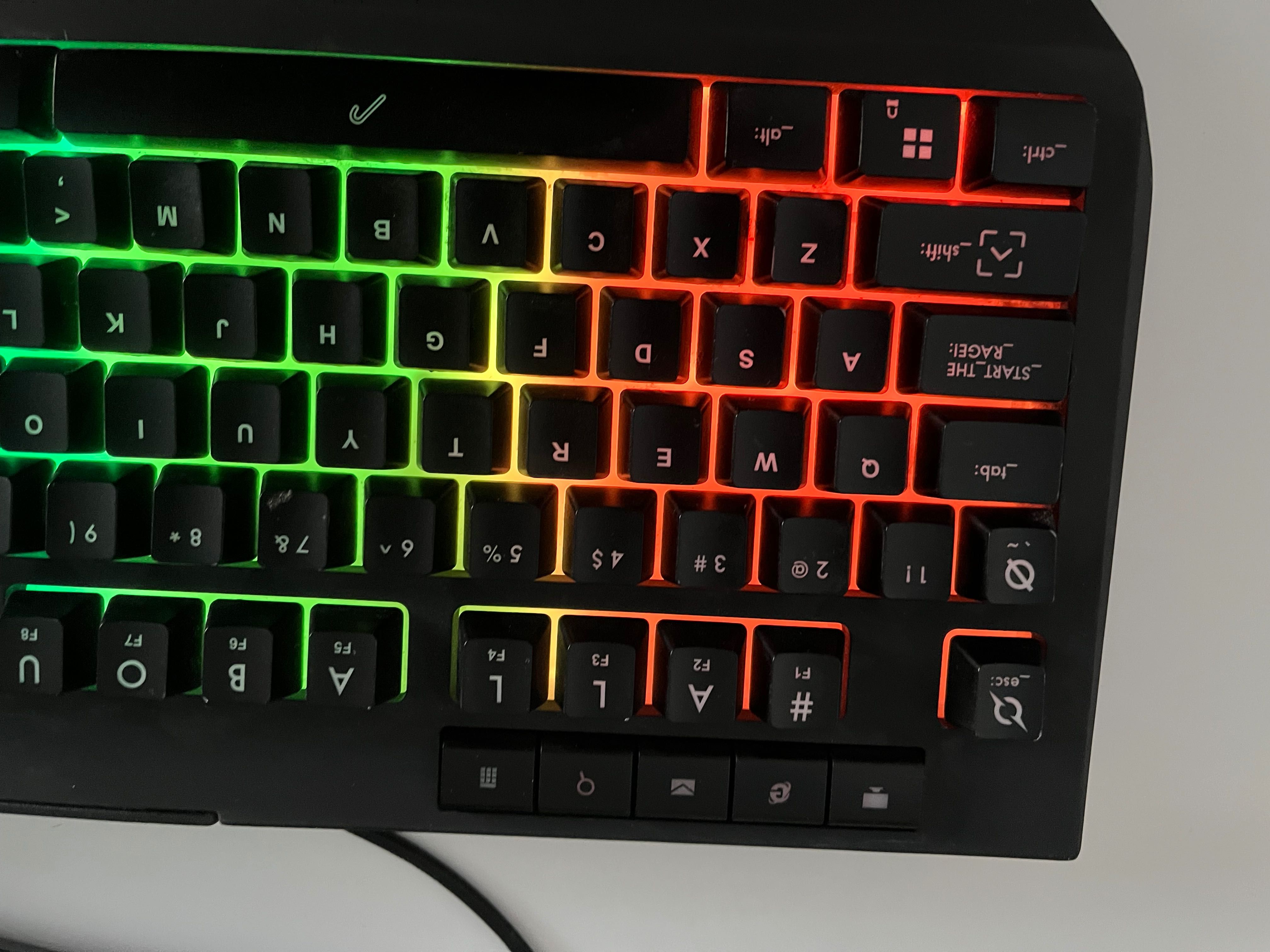 Tastatură aqirys Capella în stare ca noua
