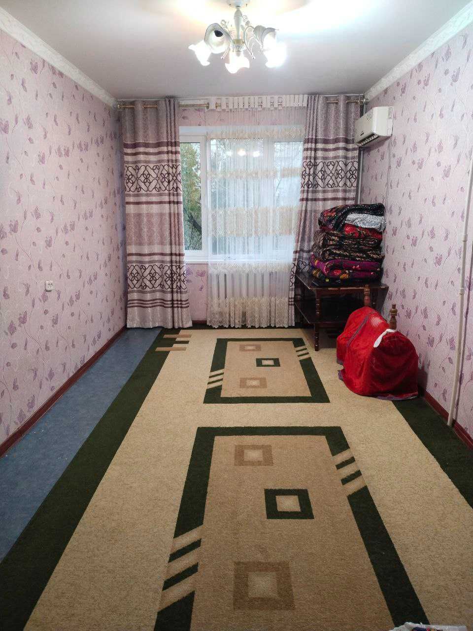 9-mikrarayonda 2 xona  uy sotiladi. 3-xonalik qilingan
