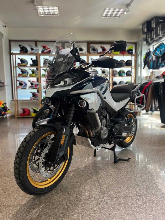 Motocicleta enduro-touring CFMOTO 800MT Explore Edition