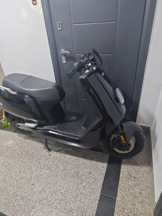 Скутер оригинал  niu sport，1800