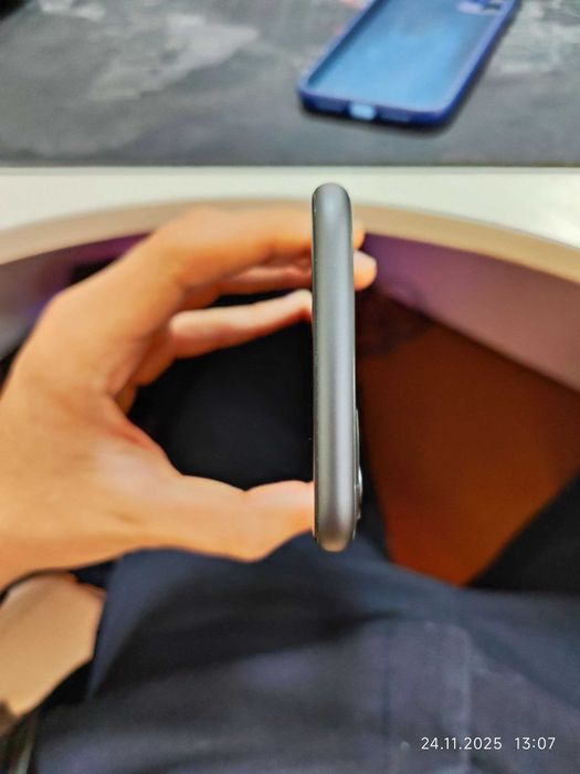 Iphone 11 4/128, в идеальном состоянии.