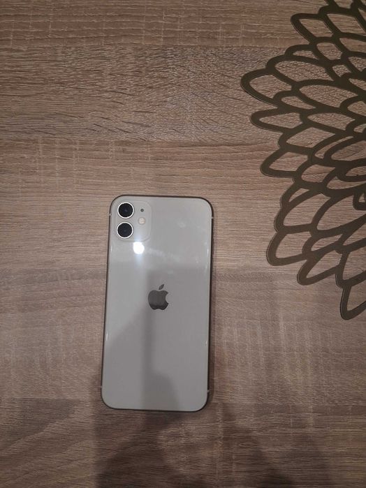 Iphone 11 в отлично състояние с Оригинална кутия и зарядно!
