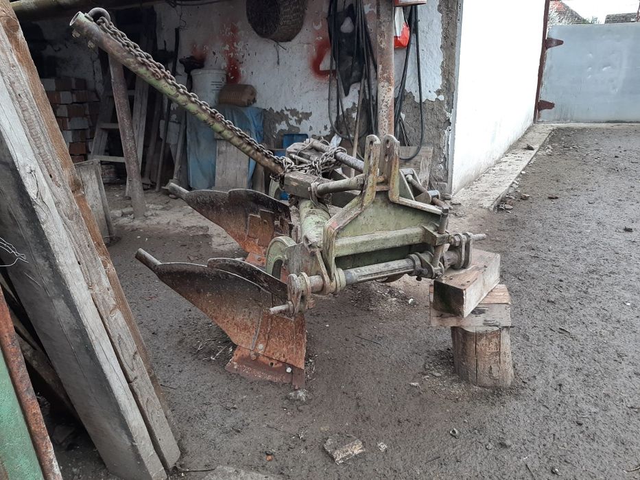 Plug romanesc cu 2 brazde