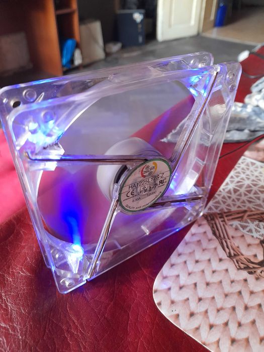 Cooler pc cu leduri albastre